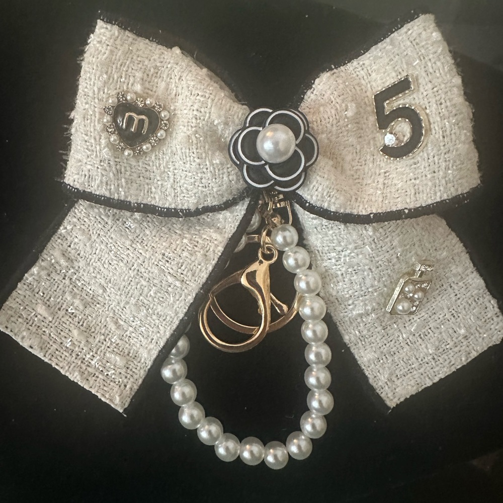Elegant Fashion White Bow‎ Keychain - Bag Charm with Pearl Accents New